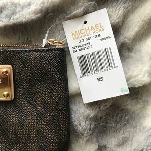 Michael Kors zip wristlet